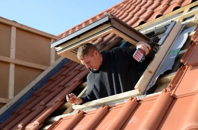 Pose de fenêtres de toit Velux à Menditte